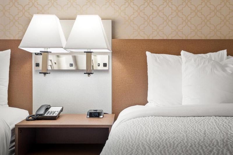 Deluxe Queen Room image 3