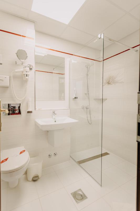 Small Double Room image 2
