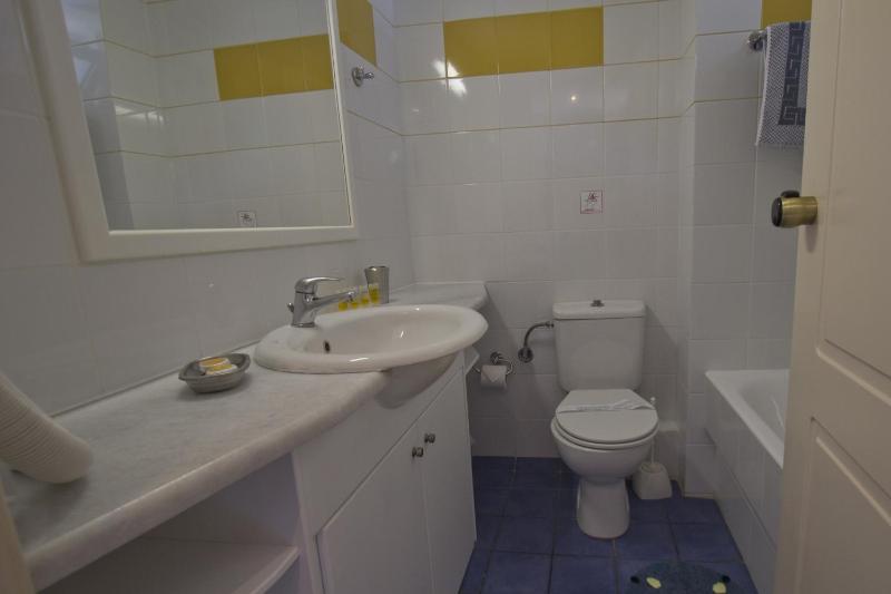 One-Bedroom Apartment image 2