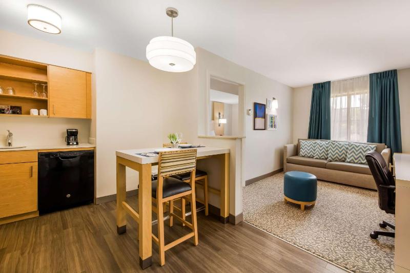 One-Bedroom King Suite image 4
