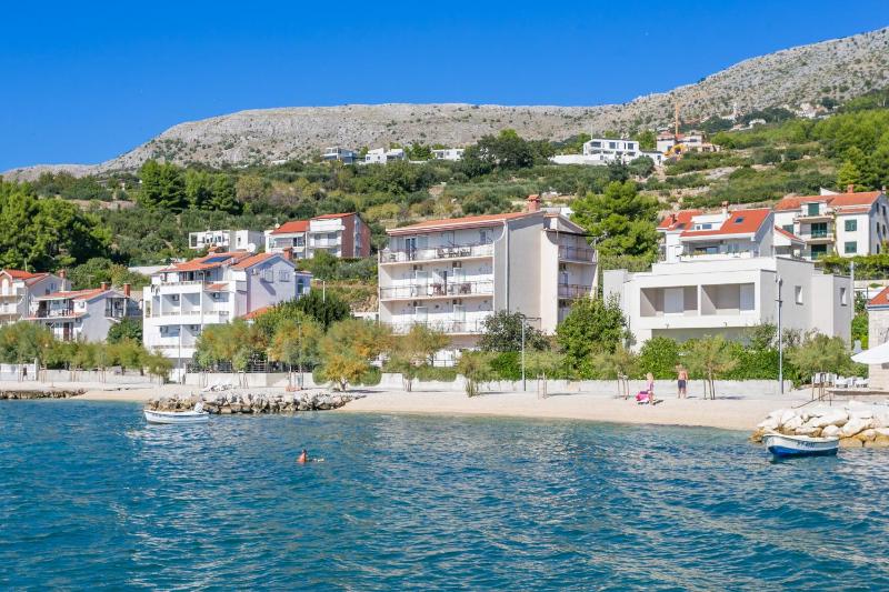 Family friendly seaside apartments Podstrana Split - 13725 - image 21