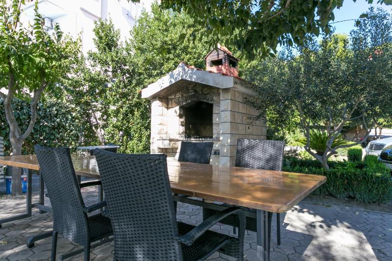 Family friendly seaside apartments Podstrana Split - 13725 - image 5