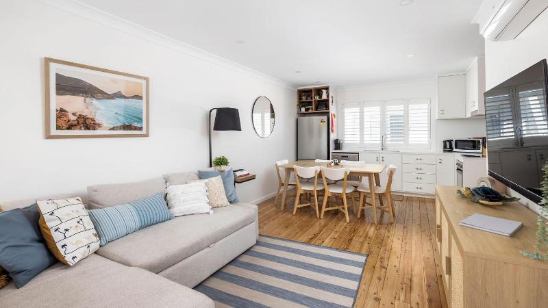 Shoal Bay Beach House Two - image 12