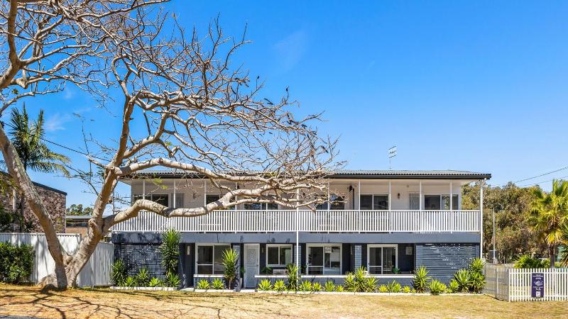 Shoal Bay Beach House Two - image 16