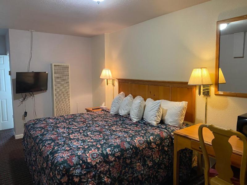 King Room image 3