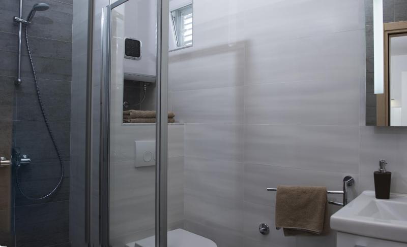 Deluxe Double Room with Balcony and Sea View image 3