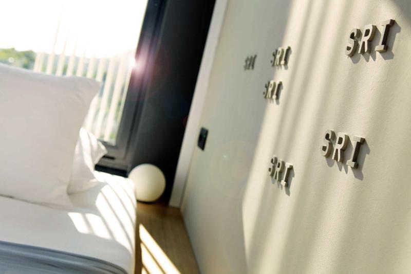 Superior Double Room with Bath and Balcony image 2