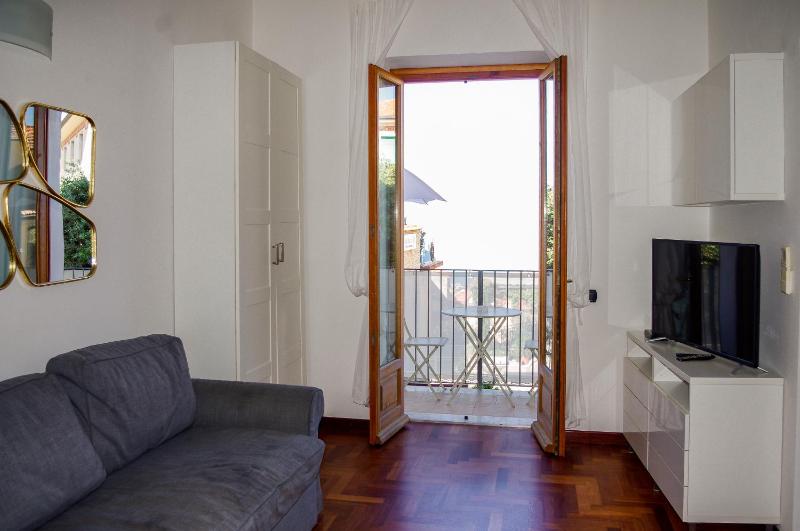 Luxury One-Bedroom Apartment image 3