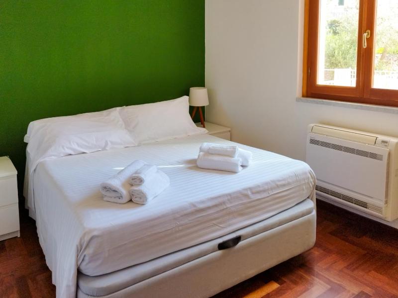 Luxury One-Bedroom Apartment image 2