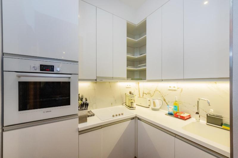 Bellevue Apartment - image 16
