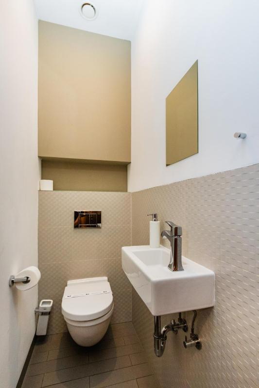 Bellevue Apartment - image 9