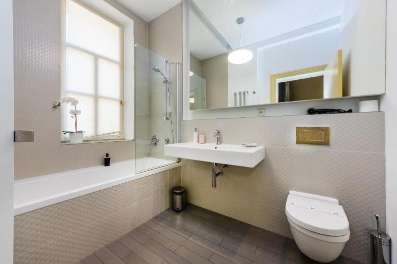Bellevue Apartment - image 5
