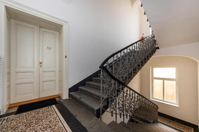 Bellevue Apartment - image 12
