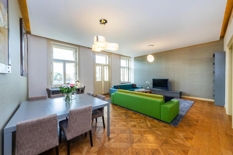 Bellevue Apartment - image 10