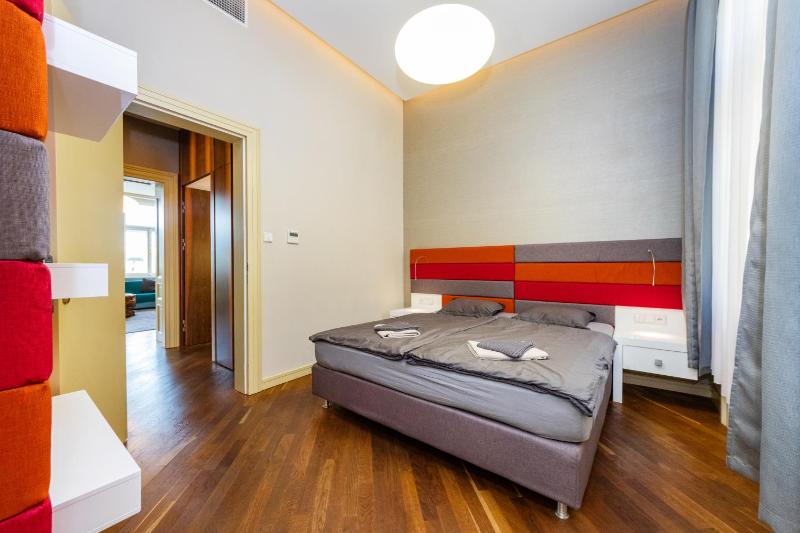 Bellevue Apartment - image 15