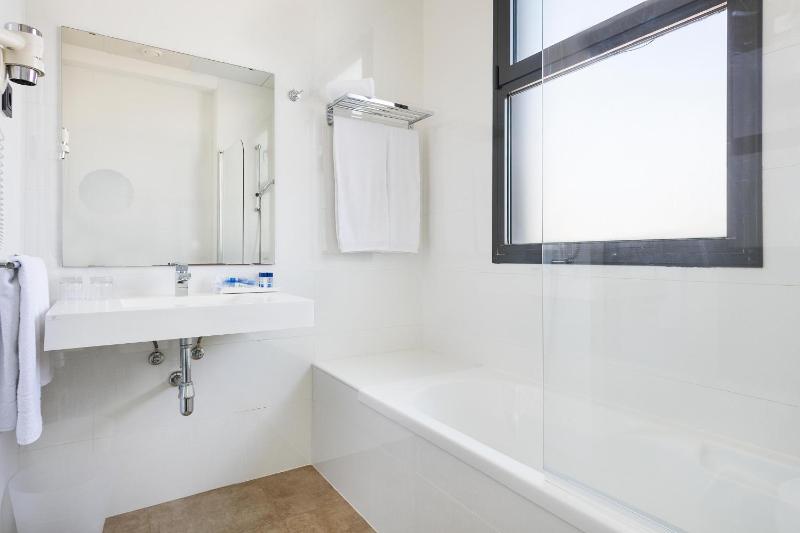 Superior Double Room image 3