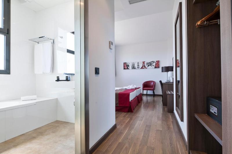 Superior Single Room image 2