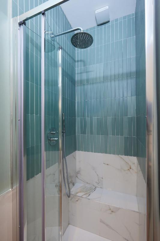 Small Deluxe Room image 2