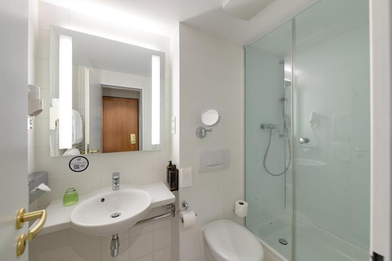 Standard Double Room image 2