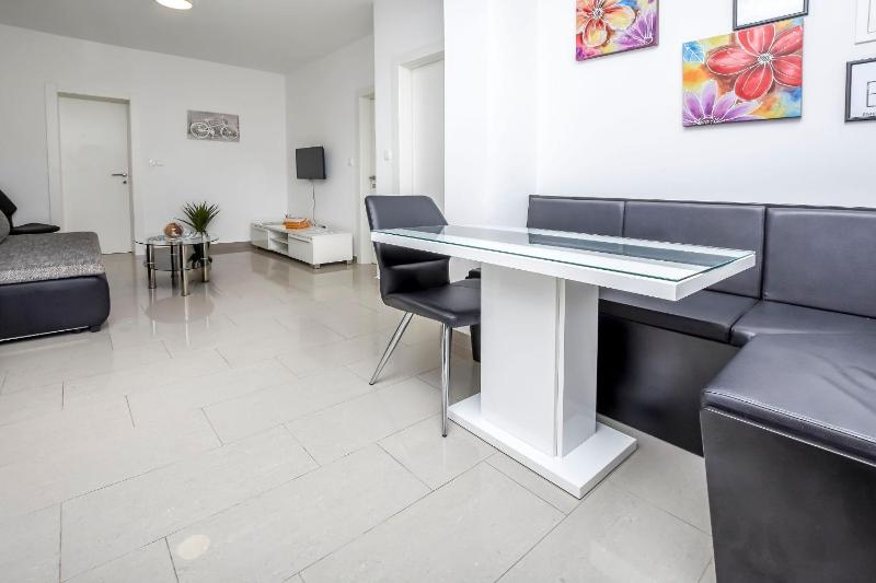 Two-Bedroom Apartment with Terrace image 4