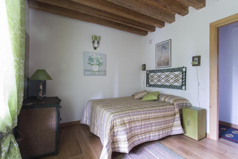 Small Double Room with Private External Bathroom image 1