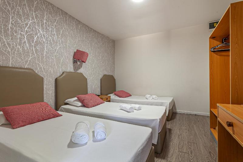 Triple Room image 3