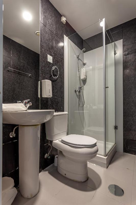 Twin Room image 1