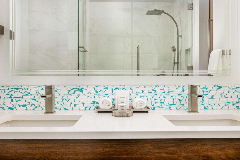 King Suite with Mountain View image 2