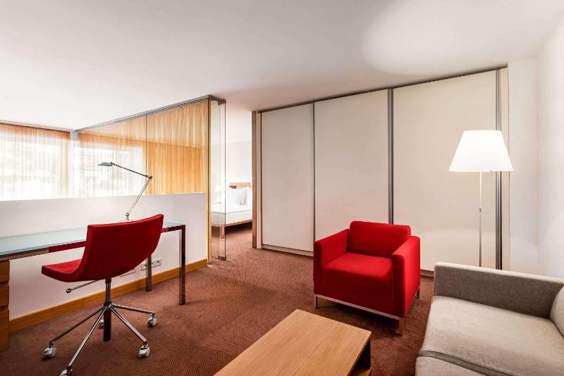 Two-Bedroom Deluxe Maisonette image 4