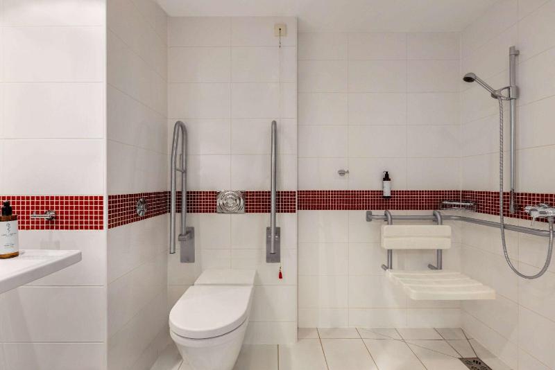 Accessible Room image 4