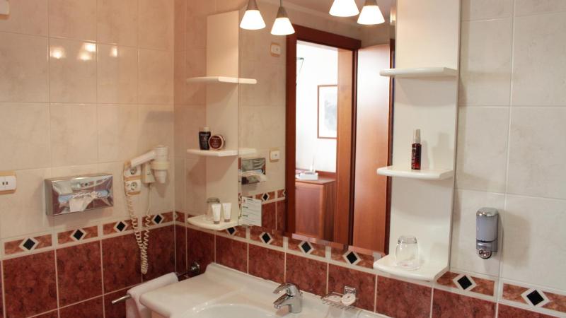 Superior Double Room with Extra Bed image 4