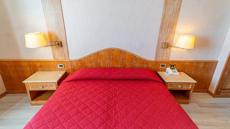 Double Room with Sea View image 4