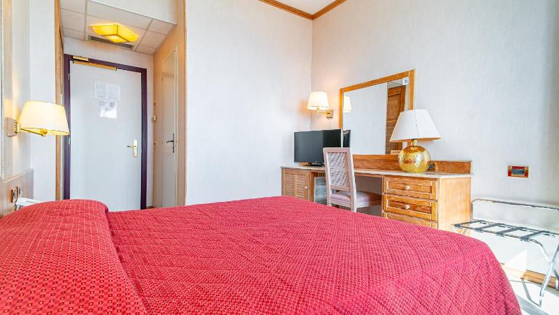 Double Room with Sea View image 3
