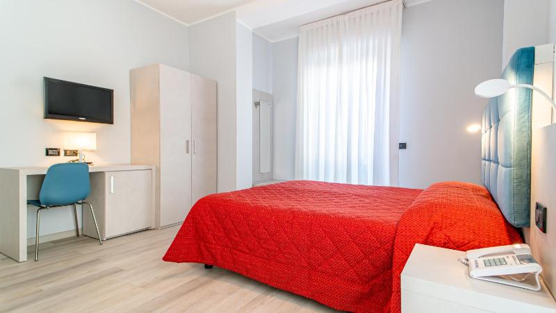 Standard Double Room image 3