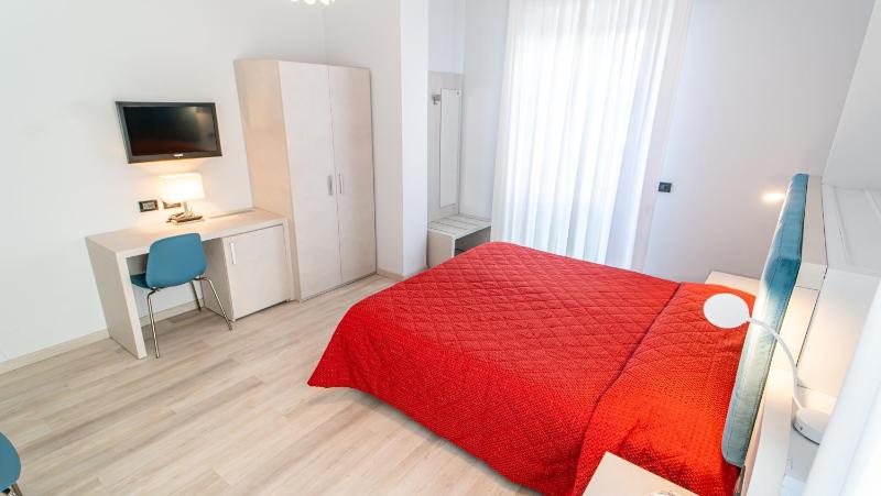 Standard Double Room image 4