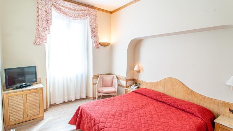 Small Double Room image 3