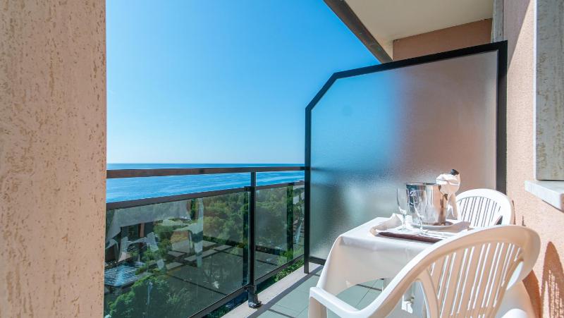 Triple Room with Balcony image 1