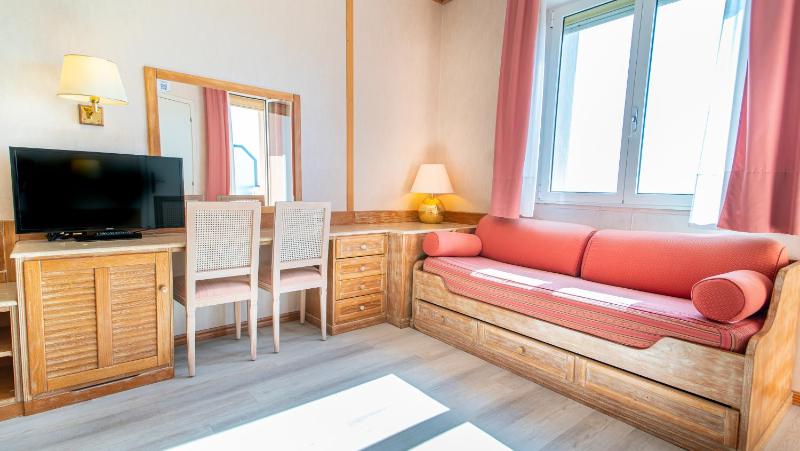 Triple Room with Balcony image 4