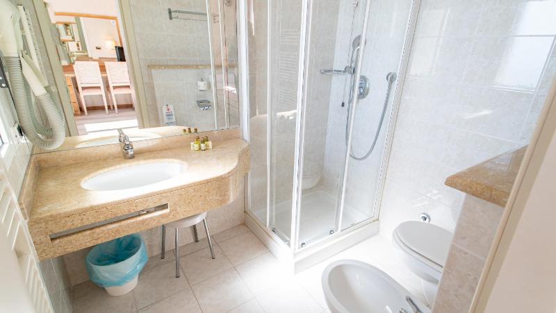 Double Room with Balcony and Sea View image 1