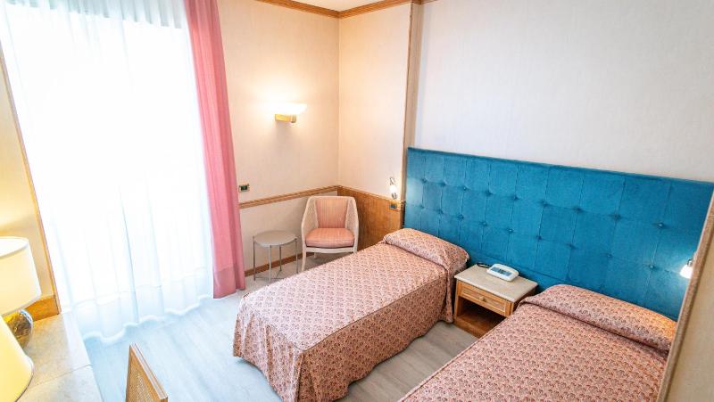 Twin Room image 2