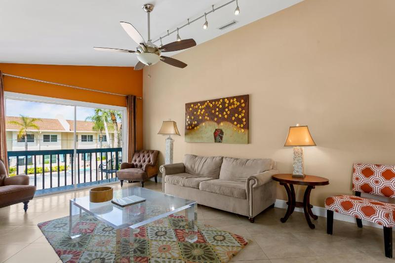 Spacious 1 bedroom 1 bath gulf side 200 steps to Crescent Beach sleeps 4 - image 1