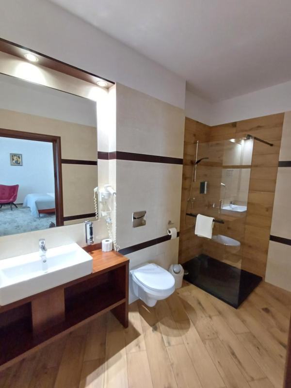 Double Room image 3
