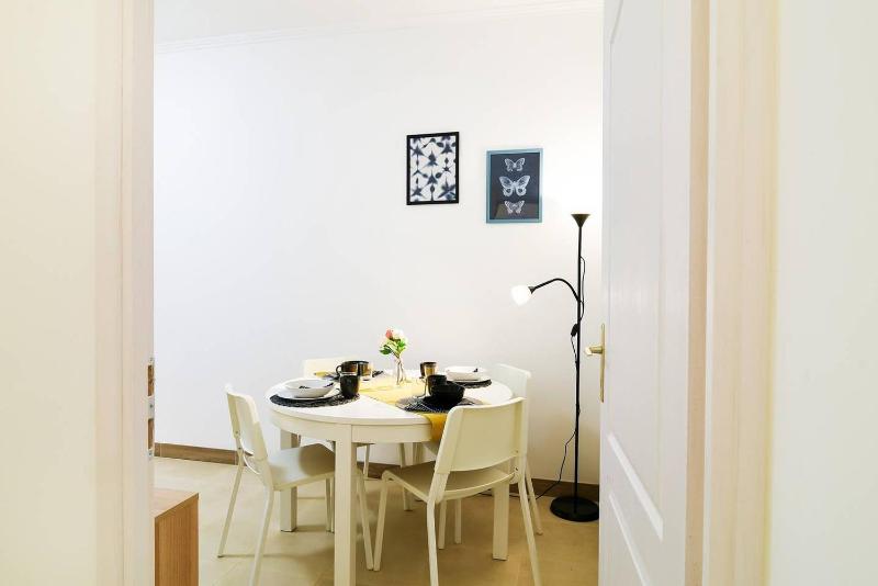 Very central apartment close to Basilica - image 11