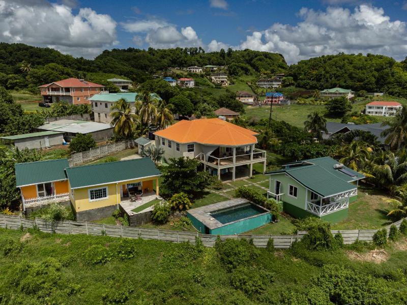 Waves Villa Guesthouse - image 1