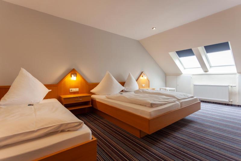 Comfort Triple Room image 2