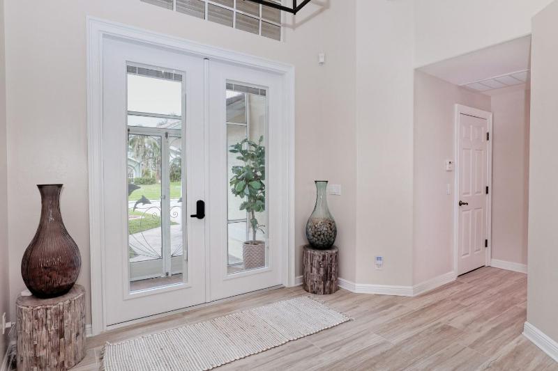 Newly renovated 3 bed/3 bath in the Four Mile Cove area w. heated pool and spa. Gulf access! - image 19