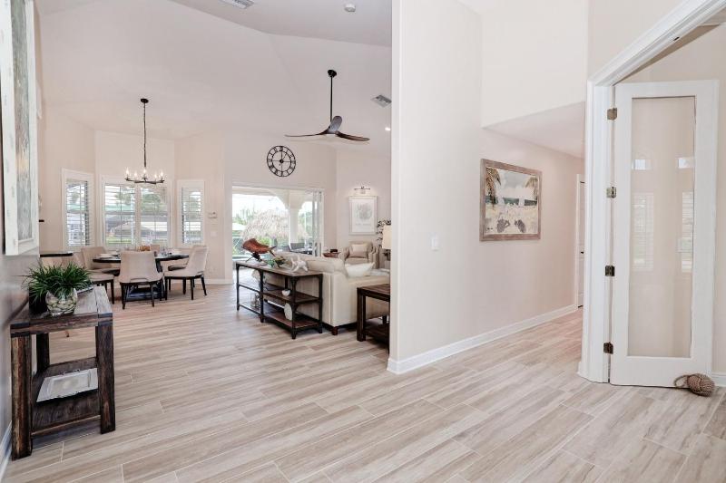 Newly renovated 3 bed/3 bath in the Four Mile Cove area w. heated pool and spa. Gulf access! - image 44