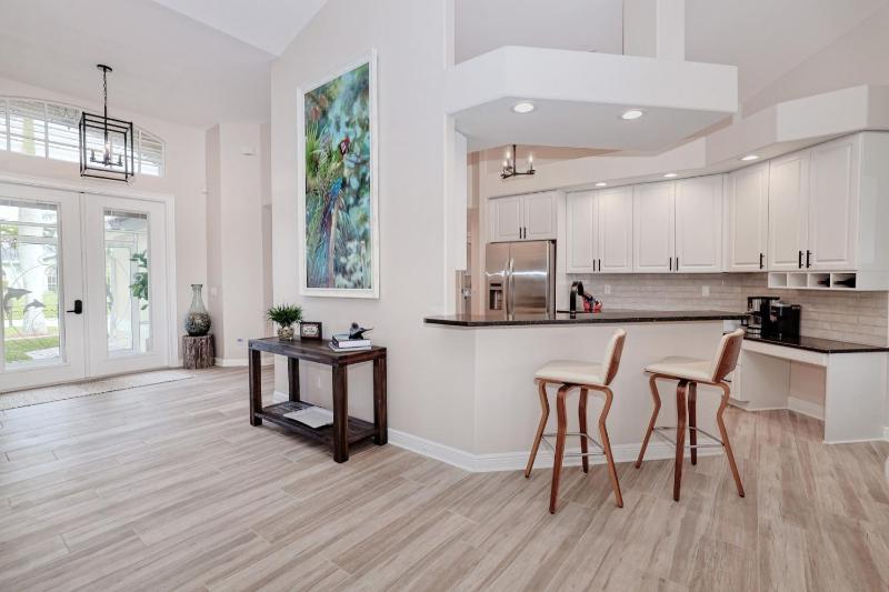 Newly renovated 3 bed/3 bath in the Four Mile Cove area w. heated pool and spa. Gulf access! - image 6