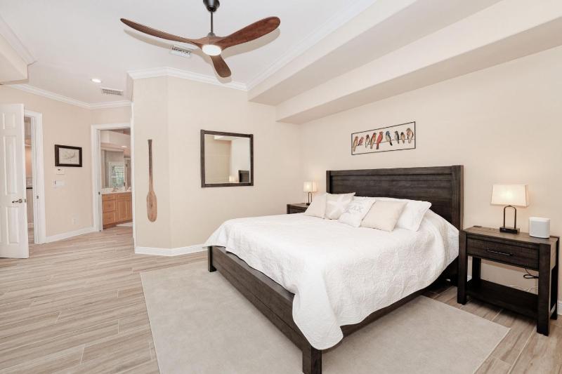 Newly renovated 3 bed/3 bath in the Four Mile Cove area w. heated pool and spa. Gulf access! - image 50
