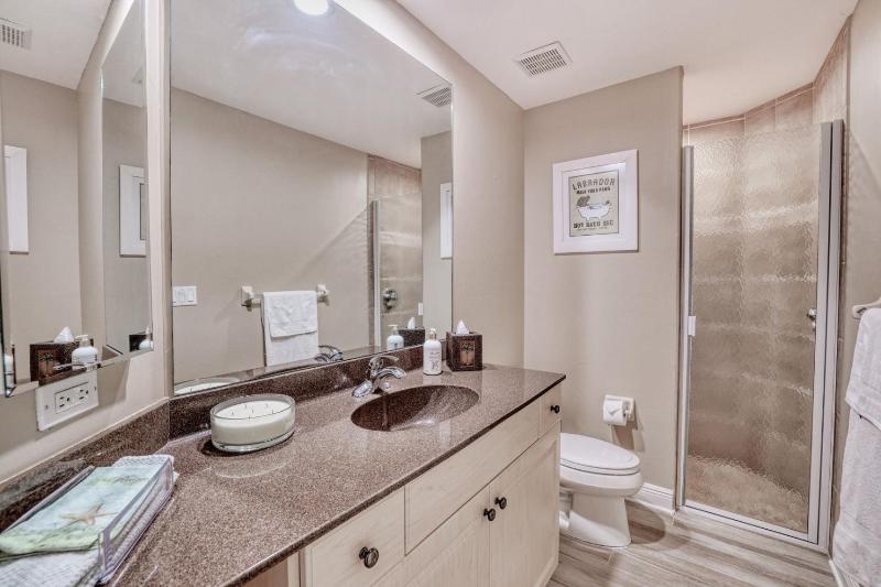 Newly renovated 3 bed/3 bath in the Four Mile Cove area w. heated pool and spa. Gulf access! - image 45